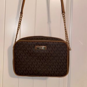 Micheal Kors Crossbody bag - like new!